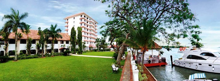 Vivanta by Taj Malabar - Kochi 01.jpg